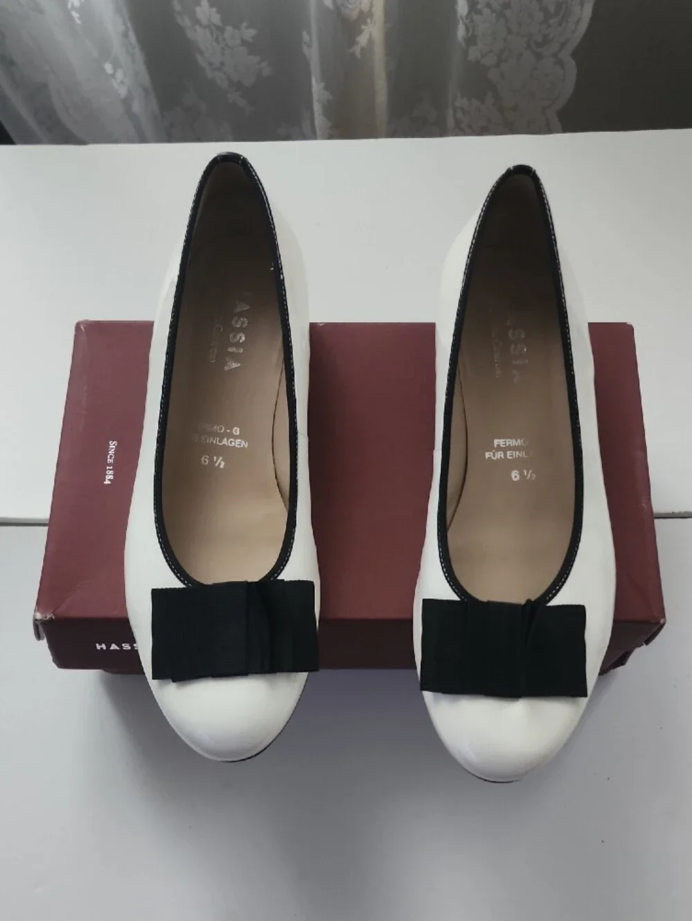 White Leather Bow Trim Flats